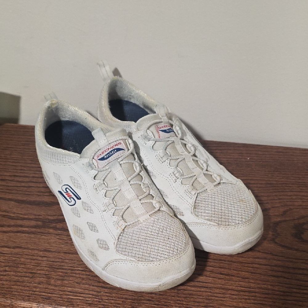 Skechers ArchFit Womens Sneaker Sz 8